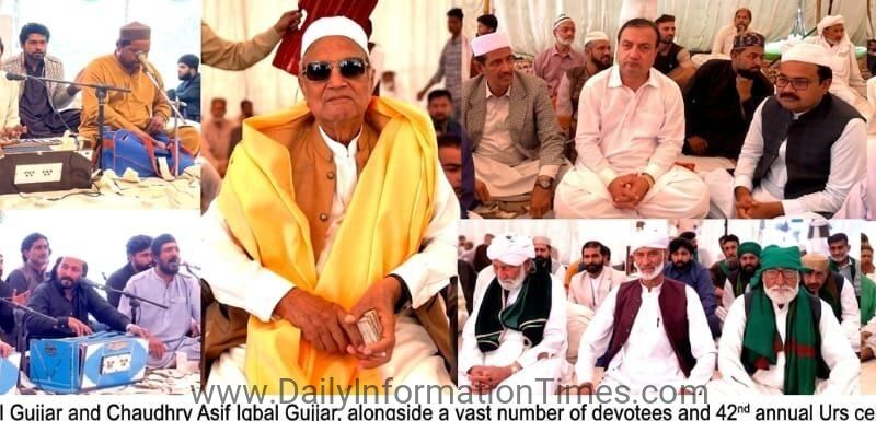 ​Devotees and Sajjada Nasheen participating in the 42nd Urs ceremony of Pir Ata Mohammad Qadri in Gujranwala.