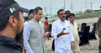 Deputy Commissioner Gujranwala Naveed Ahmed inspecting rain-affected areas and paddy crops in Gakhar
