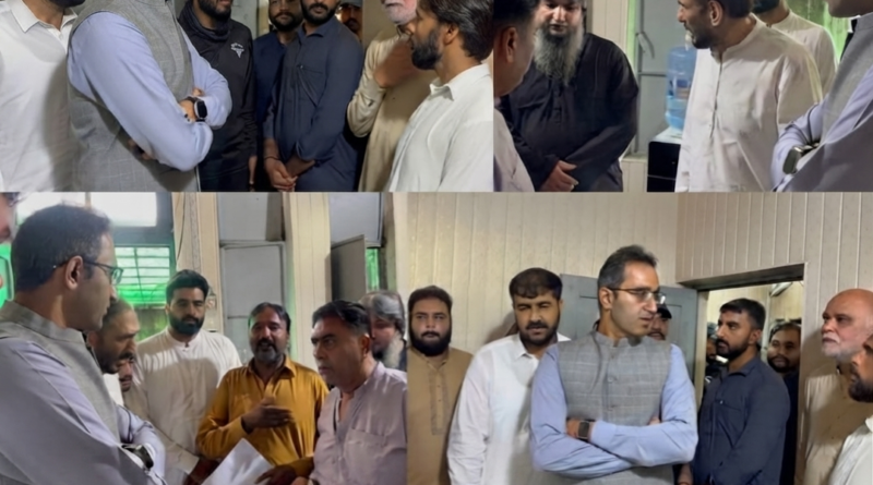DC Gujranwala Naveed Ahmad visiting Sub Registrar Office for inspection