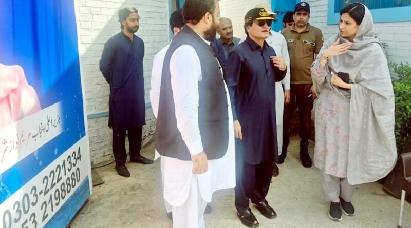 Secretary Housing Nur ul Amin Mengal, along with Deputy Commissioner Gujrat Nur-ul-Ain Qureshi and MD WASA Kashan Hafeez Butt, inspecting development projects in Gujrat city.